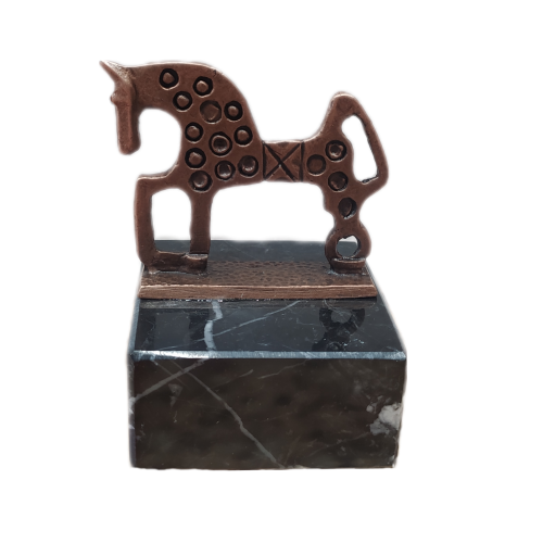 Caballo de Soria metal peana mármol cobre